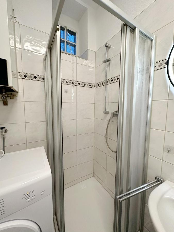 Igo Apartment: Rhine Riverfront Pet-Friendly with Washer/Dryer Duisburg Exterior photo